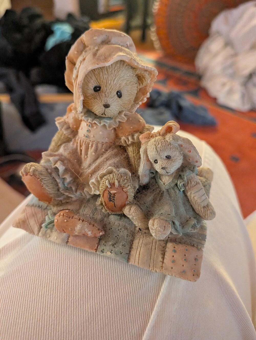 1993 Priscilla Hillman Beige Teddy Bear Figurine Pair with Bonnets